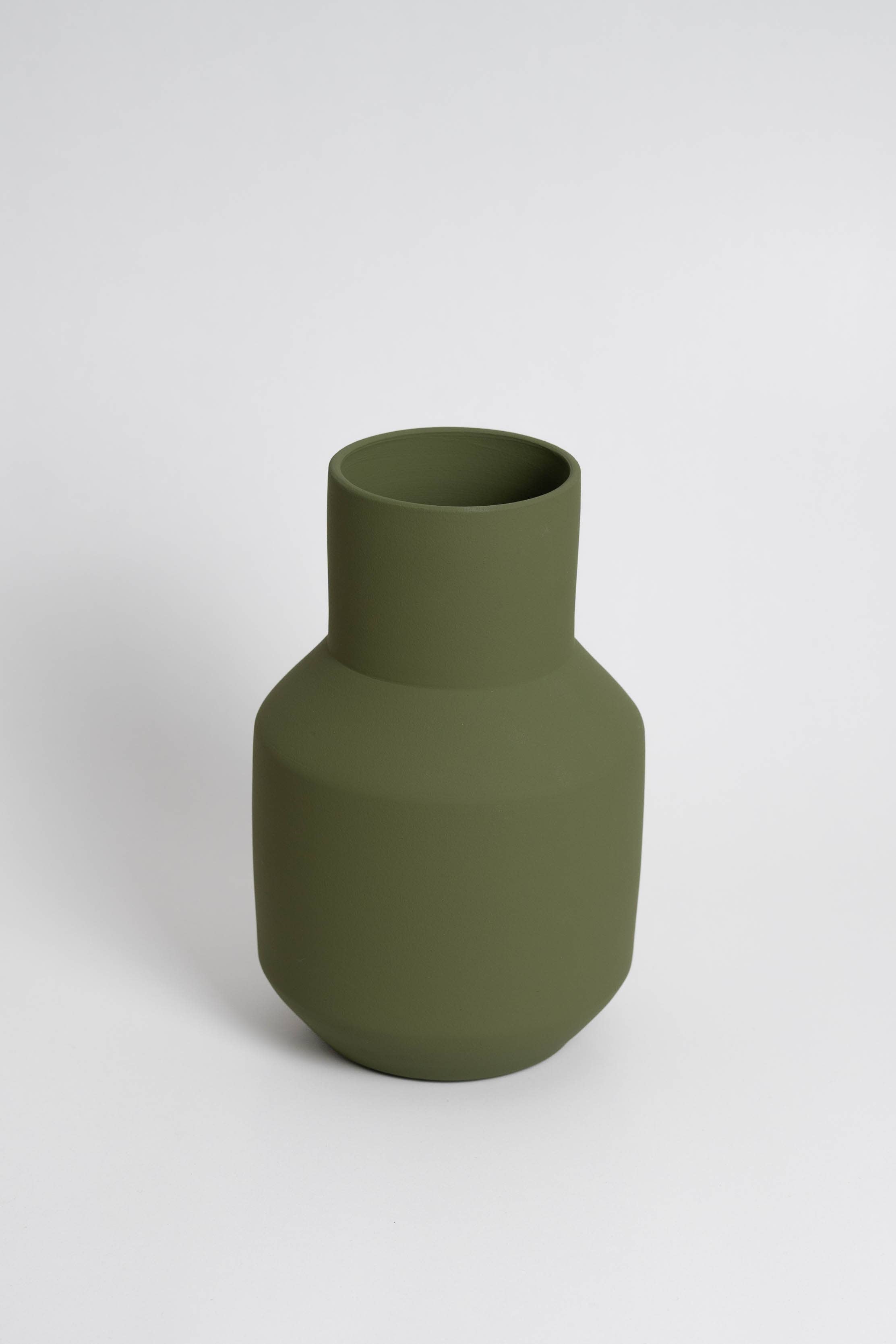 Jarrón Sado verde oliva de cerámica, ideal para flores secas: Verde