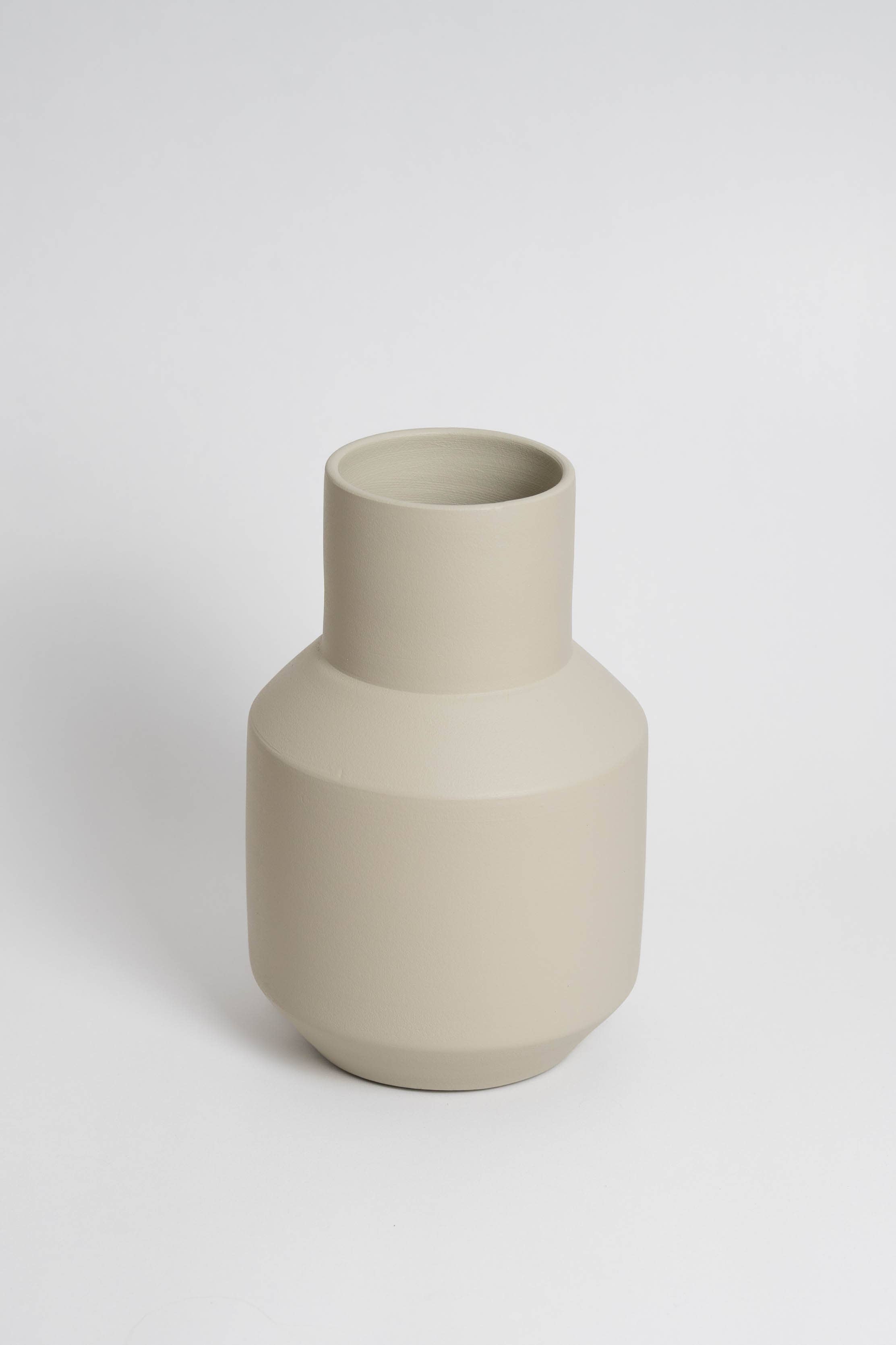 Jarrón Sado color blanco hueso en cerámica portuguesa: Arena / 23 x 14 cm